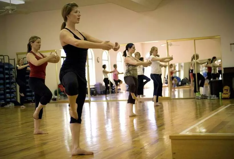 Отель Red Mountain Resort