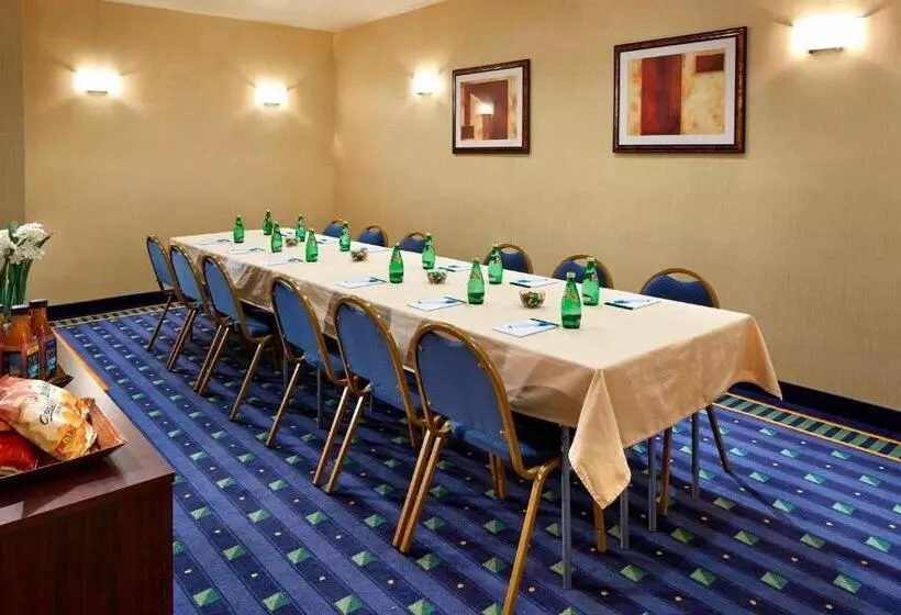 Отель Best Western Hesperia Victorville Suites