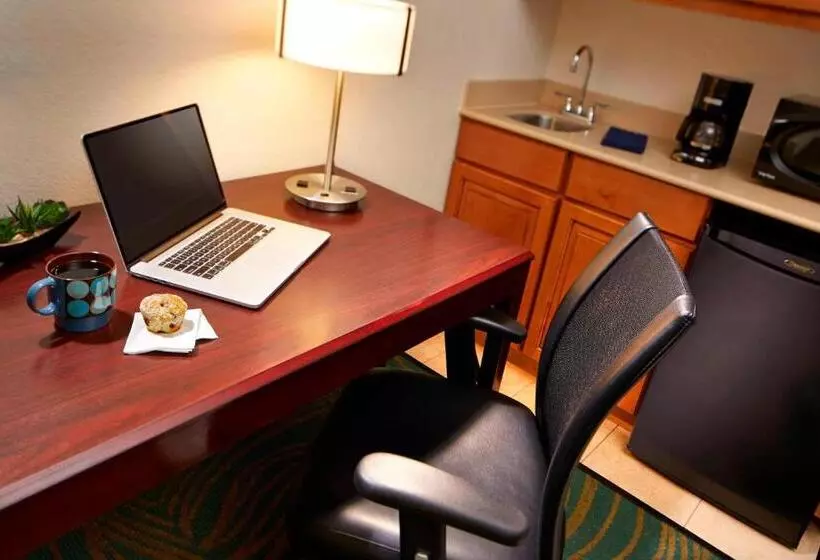 Отель Best Western Hesperia Victorville Suites