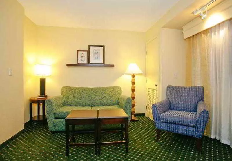 Отель Best Western Hesperia Victorville Suites