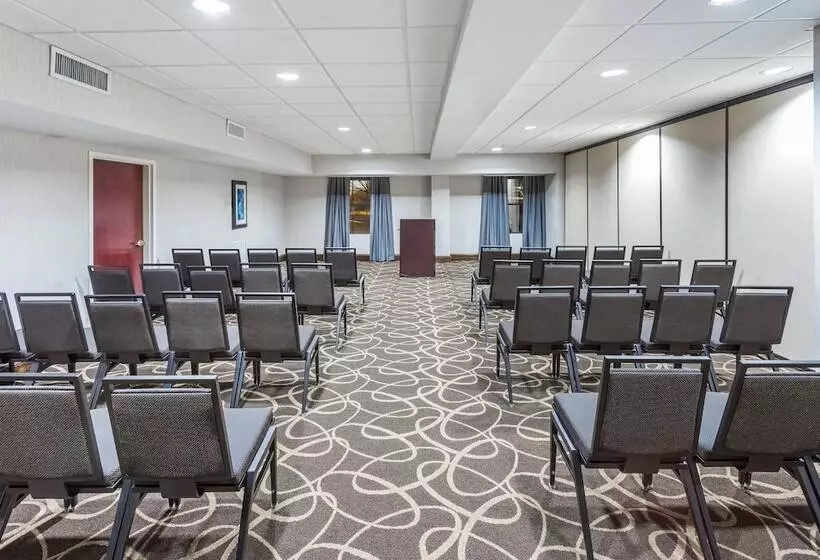 هتل Wingate By Wyndham High Point