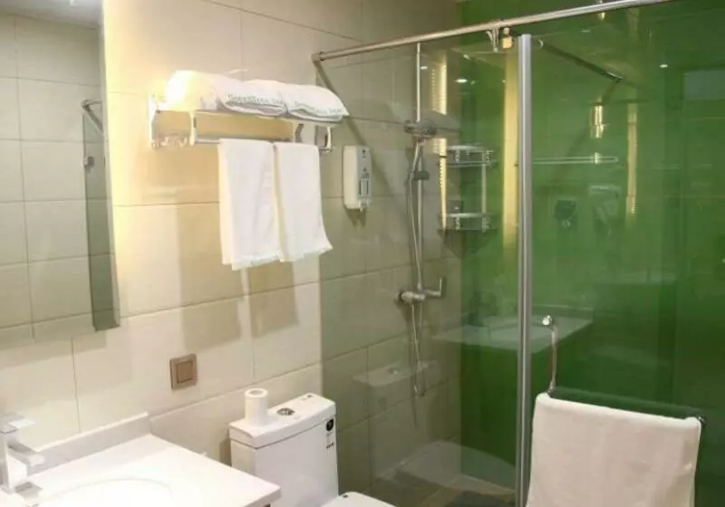 Hotelli Greentree Inn Jinan Licheng District Fenghuang Road High Speed Railway East Station Express