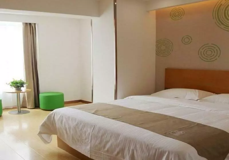 Hotelli Greentree Inn Jinan Licheng District Fenghuang Road High Speed Railway East Station Express