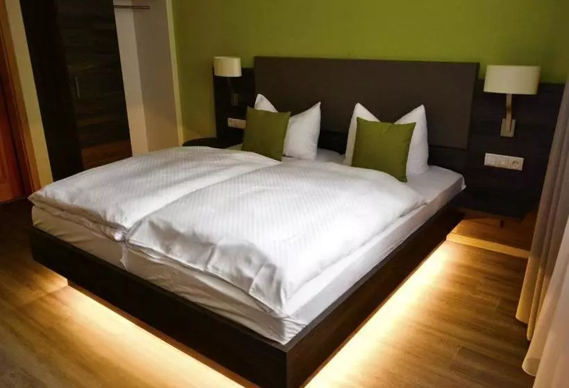 Hotelli Gästehaus Schmitt Und Tacheles Landrestaurant