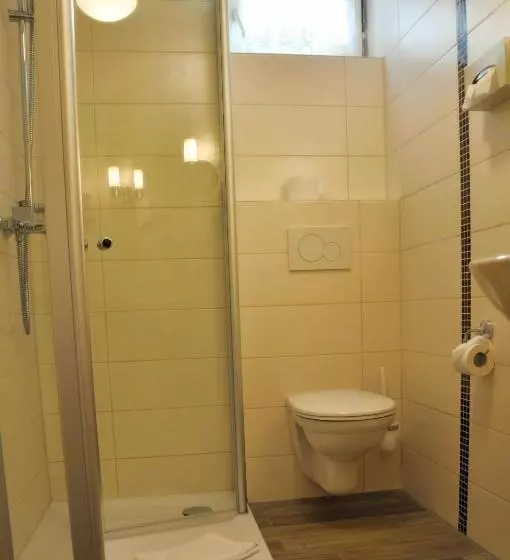 Hotelli Gästehaus Schmitt Und Tacheles Landrestaurant