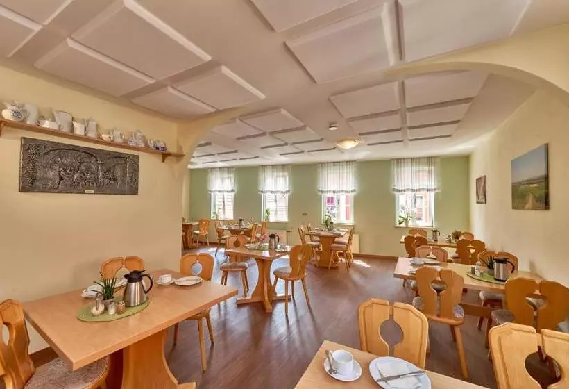 Hotelli Gästehaus Schmitt Und Tacheles Landrestaurant