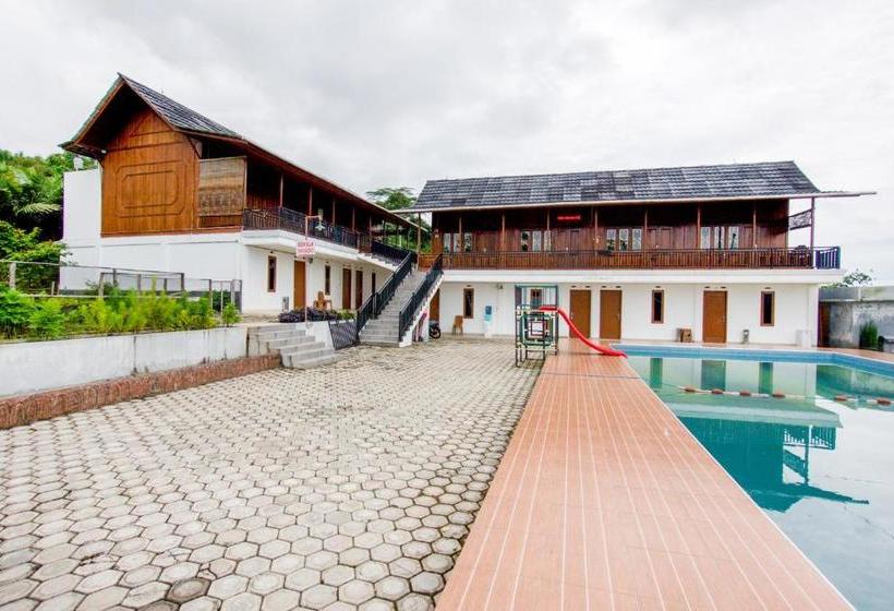 בית מלון כפרי Oyo 3087 Putri Sriwijaya  & Resort Syariah