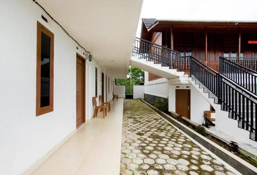 בית מלון כפרי Oyo 3087 Putri Sriwijaya  & Resort Syariah