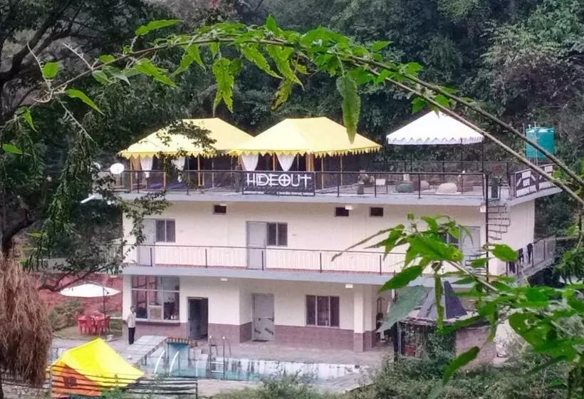 ペンション Hideout