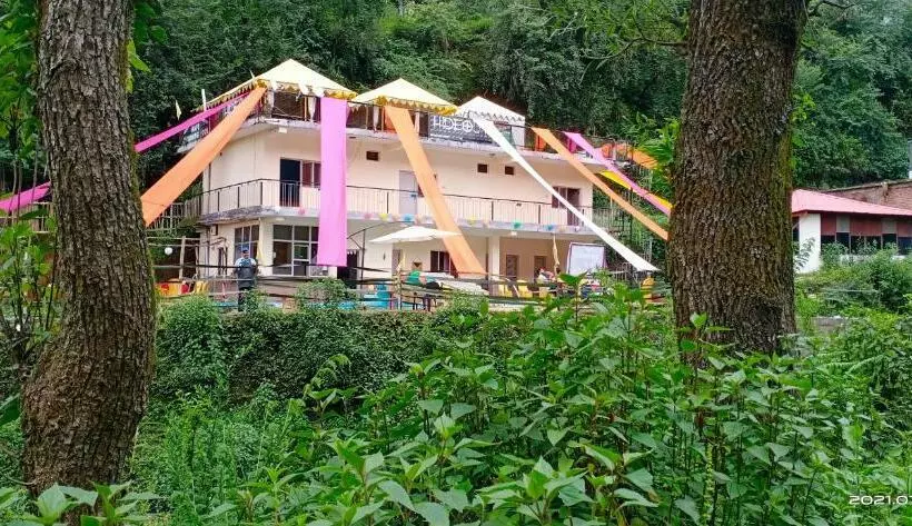 ペンション Hideout