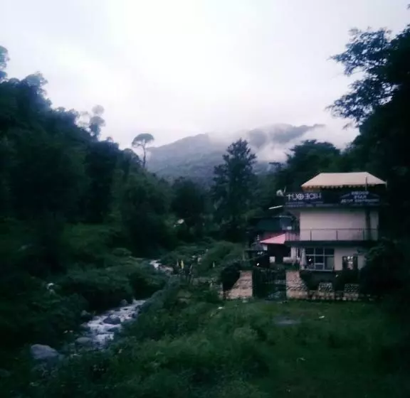 ペンション Hideout