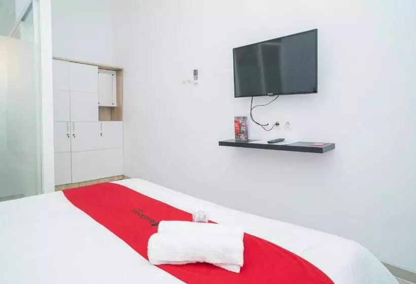 ペンション Reddoorz Syariah At Winong Nganjuk