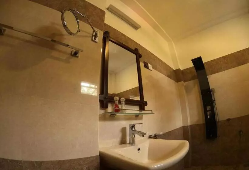 Hotelli Mount Seven Holiday Inn