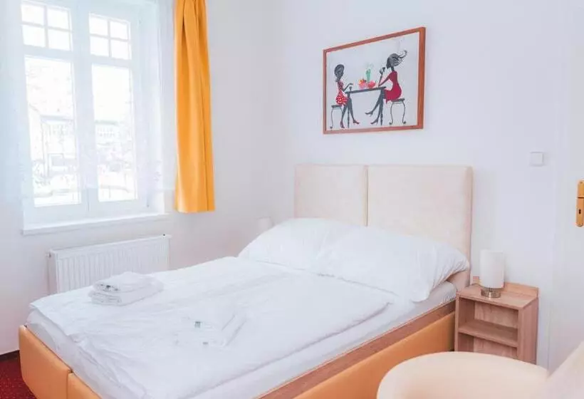 Majatalo Kavárna A Penzion Reichl