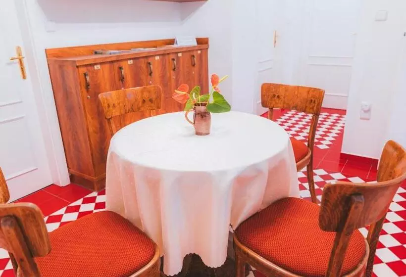 Majatalo Kavárna A Penzion Reichl