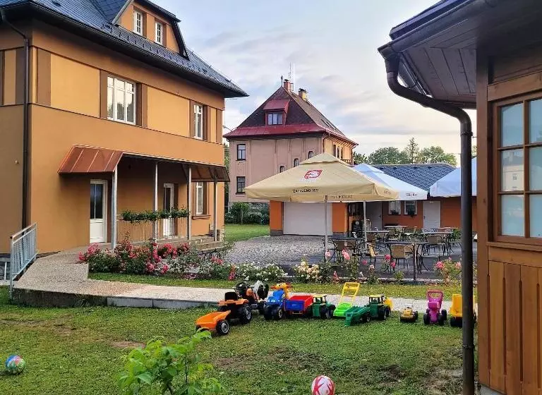 Majatalo Kavárna A Penzion Reichl