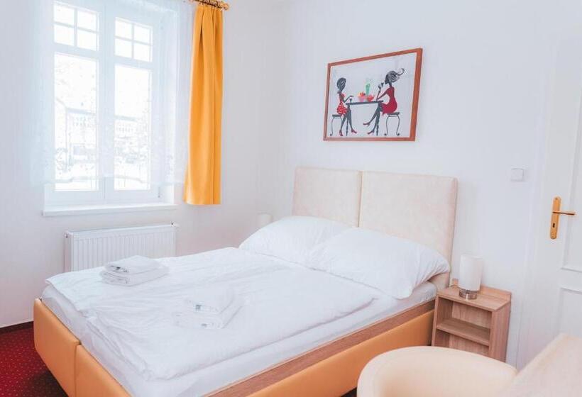 膳宿费 Kavárna A Penzion Reichl