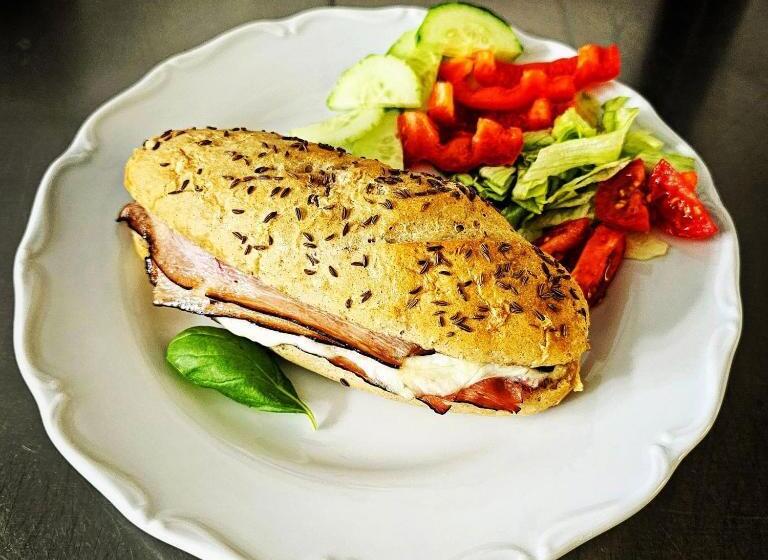 膳宿费 Kavárna A Penzion Reichl