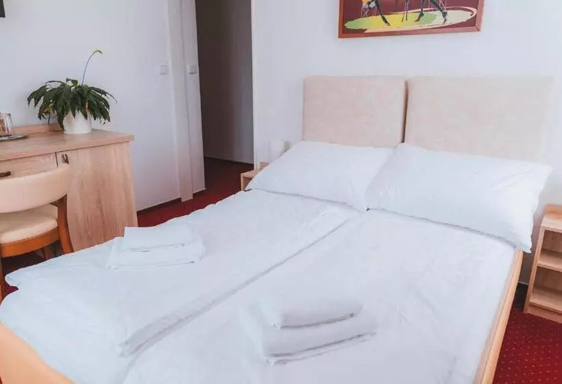 Majatalo Kavárna A Penzion Reichl