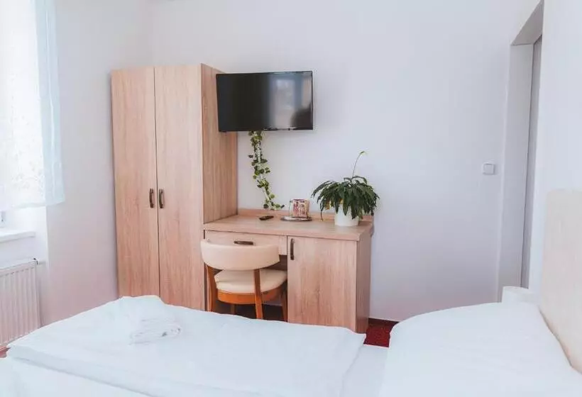 Majatalo Kavárna A Penzion Reichl