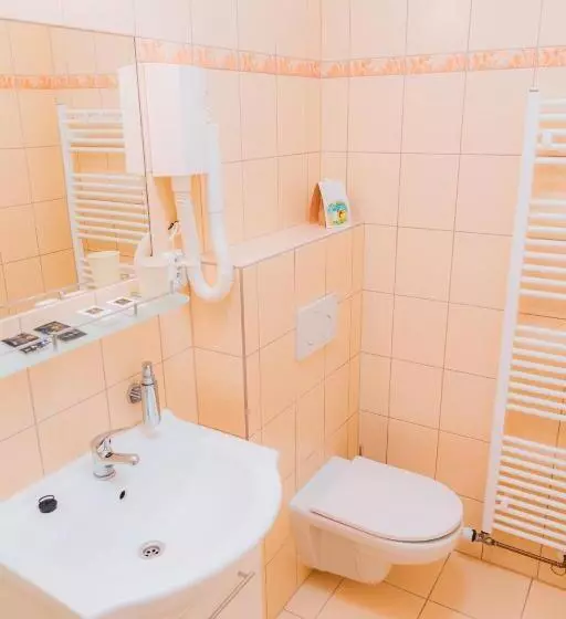 Majatalo Kavárna A Penzion Reichl