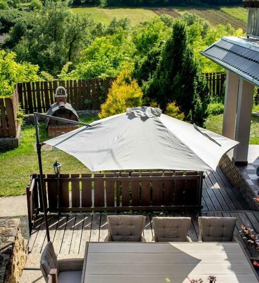 بنسيون Miniúr Udvarház