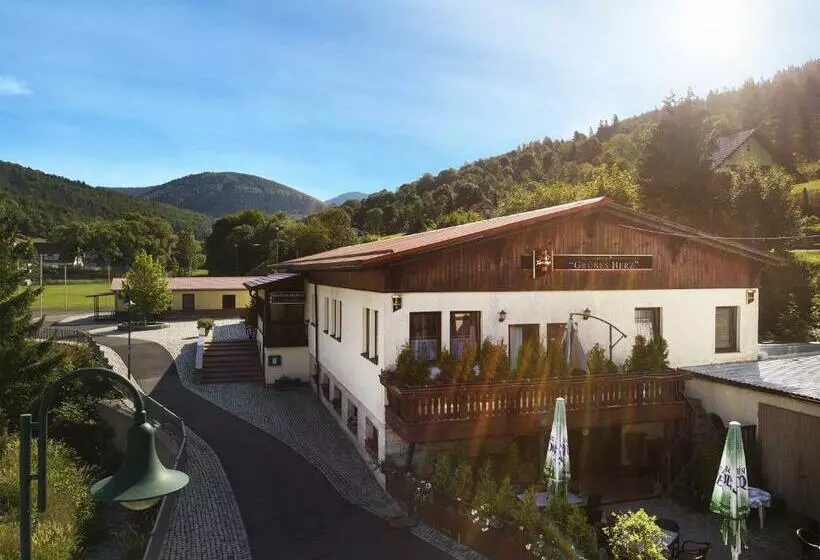 Retkeilymaja Gasthaus&pension Grünes Herz