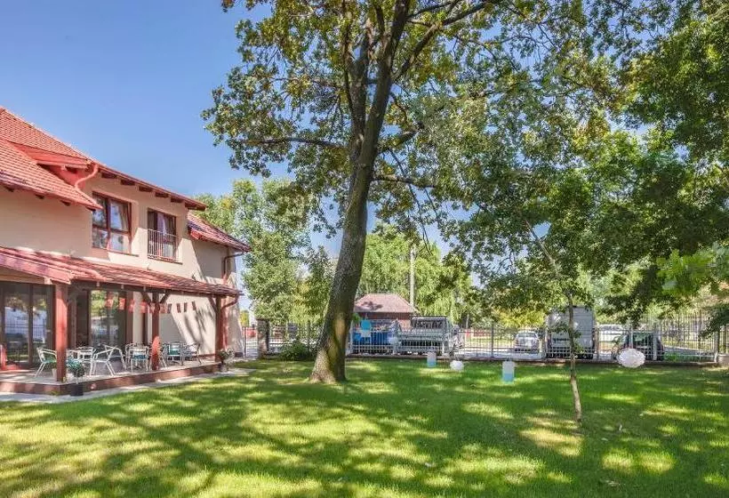 ベッドアンドブレックファースト Tölgyfa Fogadó