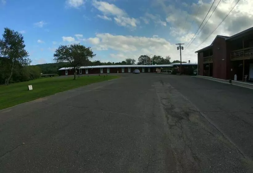 Hotelli Copper Lantern Motor Lodge