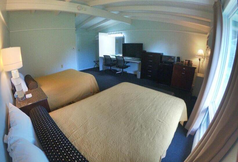 호텔 Copper Lantern Motor Lodge