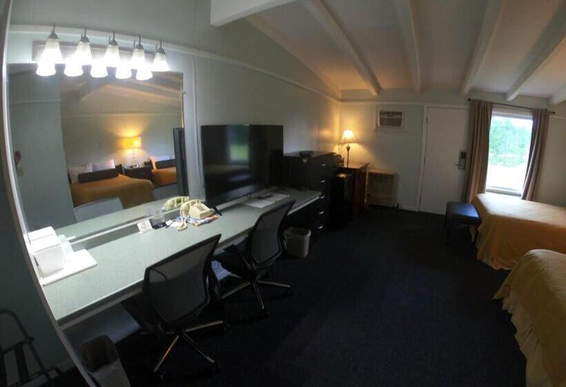 호텔 Copper Lantern Motor Lodge