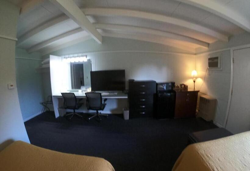 호텔 Copper Lantern Motor Lodge