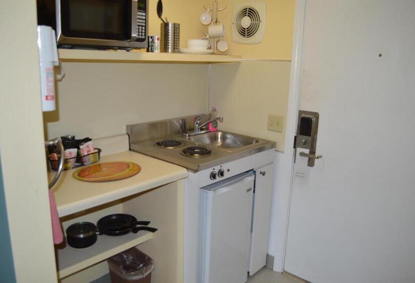 호텔 Copper Lantern Motor Lodge