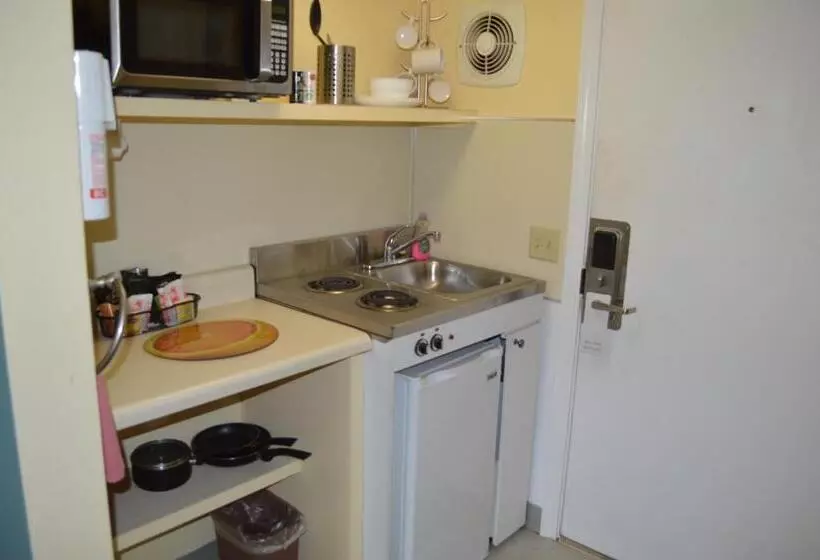 Hotelli Copper Lantern Motor Lodge