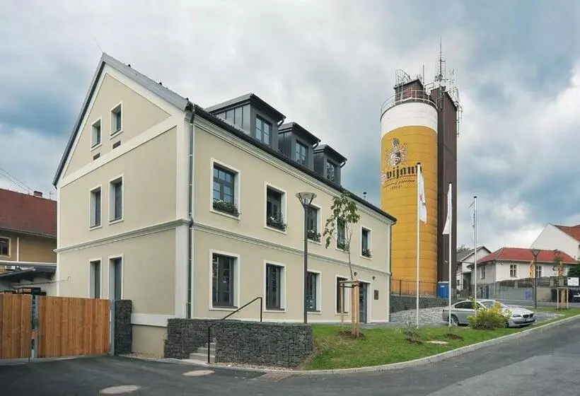 Hotelli Zámek Svijany