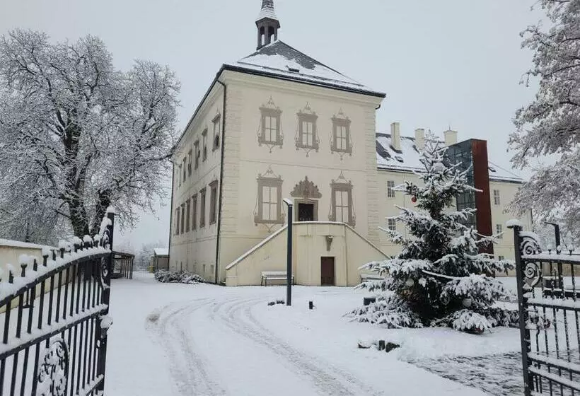 Hotelli Zámek Svijany