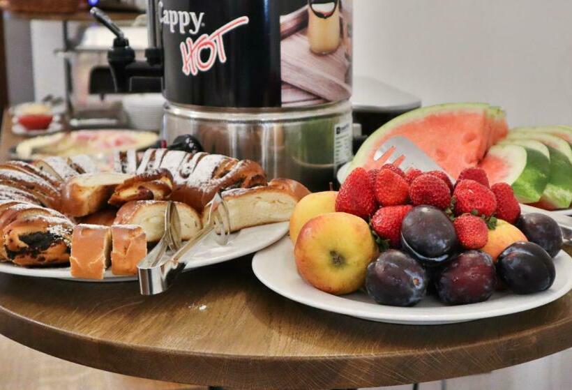 Отель Zámek Svijany