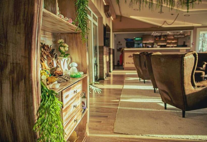 Отель Mártoni Resort & Restaurant