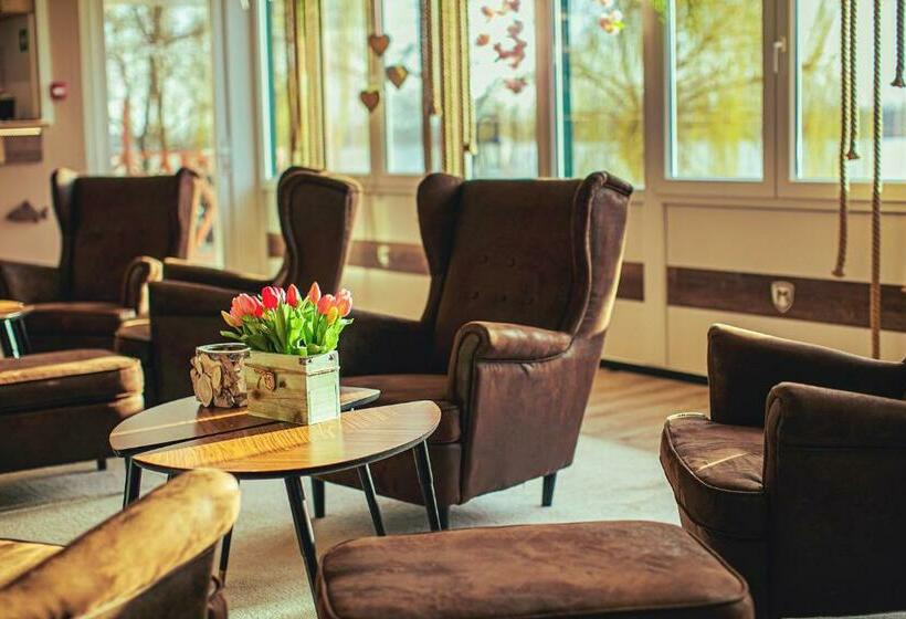 Отель Mártoni Resort & Restaurant