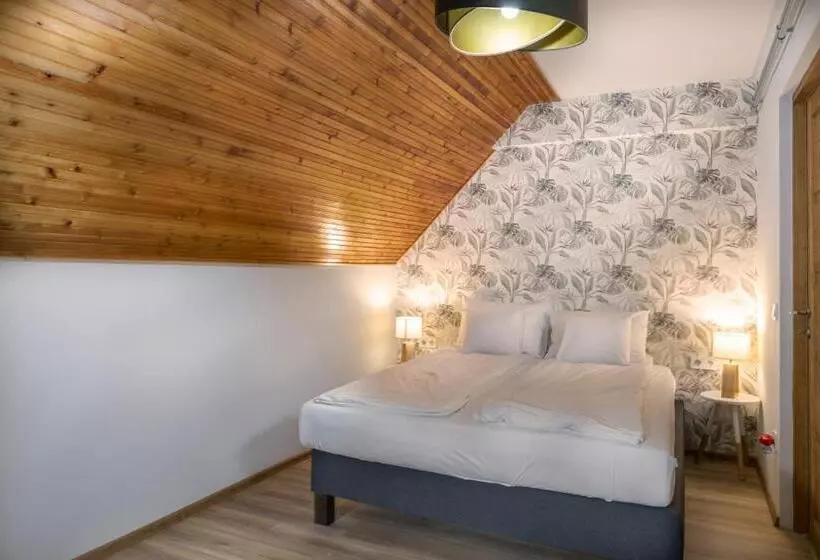 ペンション Tiszapart Vendégház