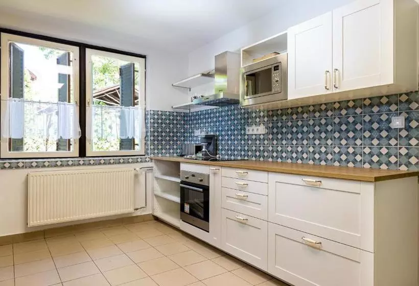 ペンション Tiszapart Vendégház