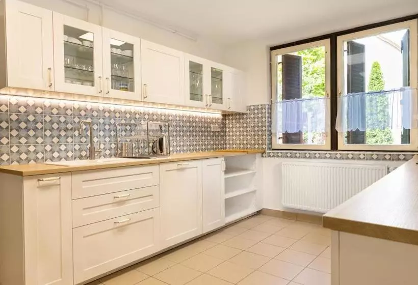 ペンション Tiszapart Vendégház