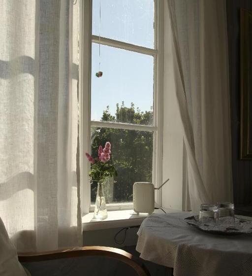 Frägsta Hälsingegård B&b