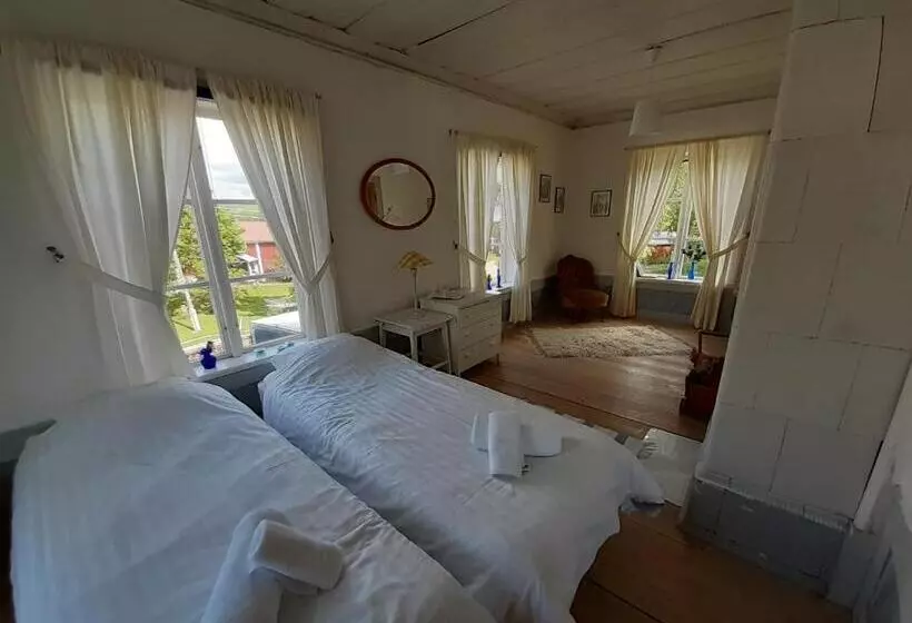 Frägsta Hälsingegård B&b