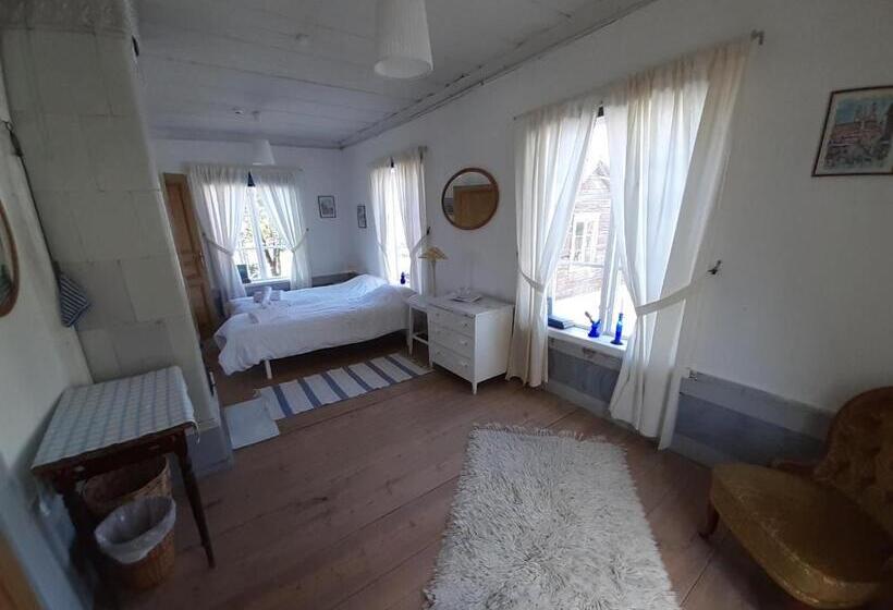 Frägsta Hälsingegård B&b