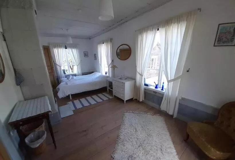 Frägsta Hälsingegård B&b