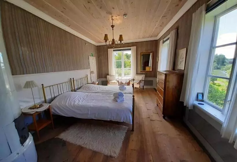Frägsta Hälsingegård B&b