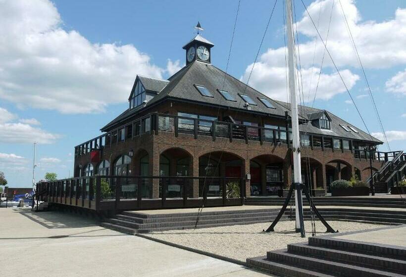 Отель Boathouse