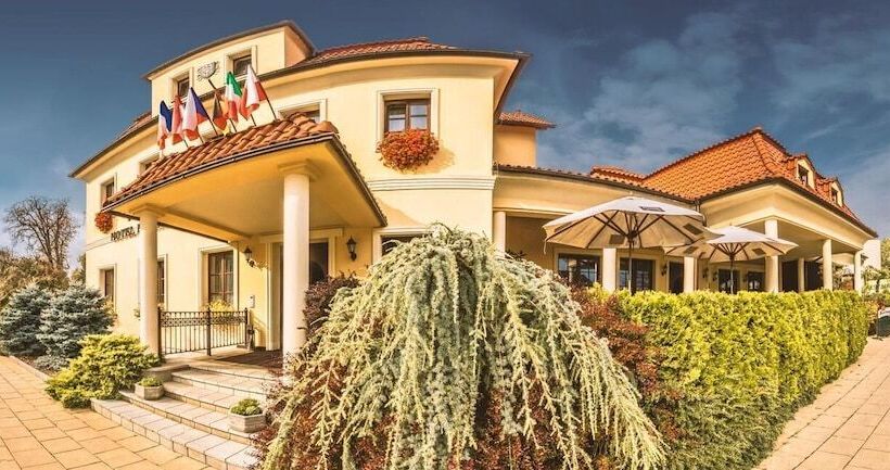 Отель Buchlovice