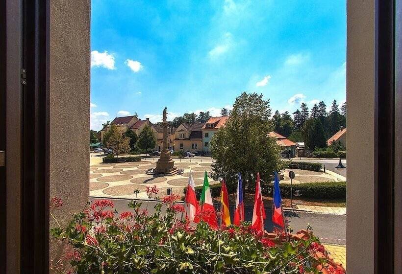 Отель Buchlovice